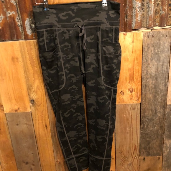 Fabletics Pants - NWOT, Fabletics Camo Legging